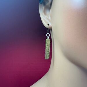 Unmarked gold tone rectangular dangle earrings W/ floral design. 2 inches long